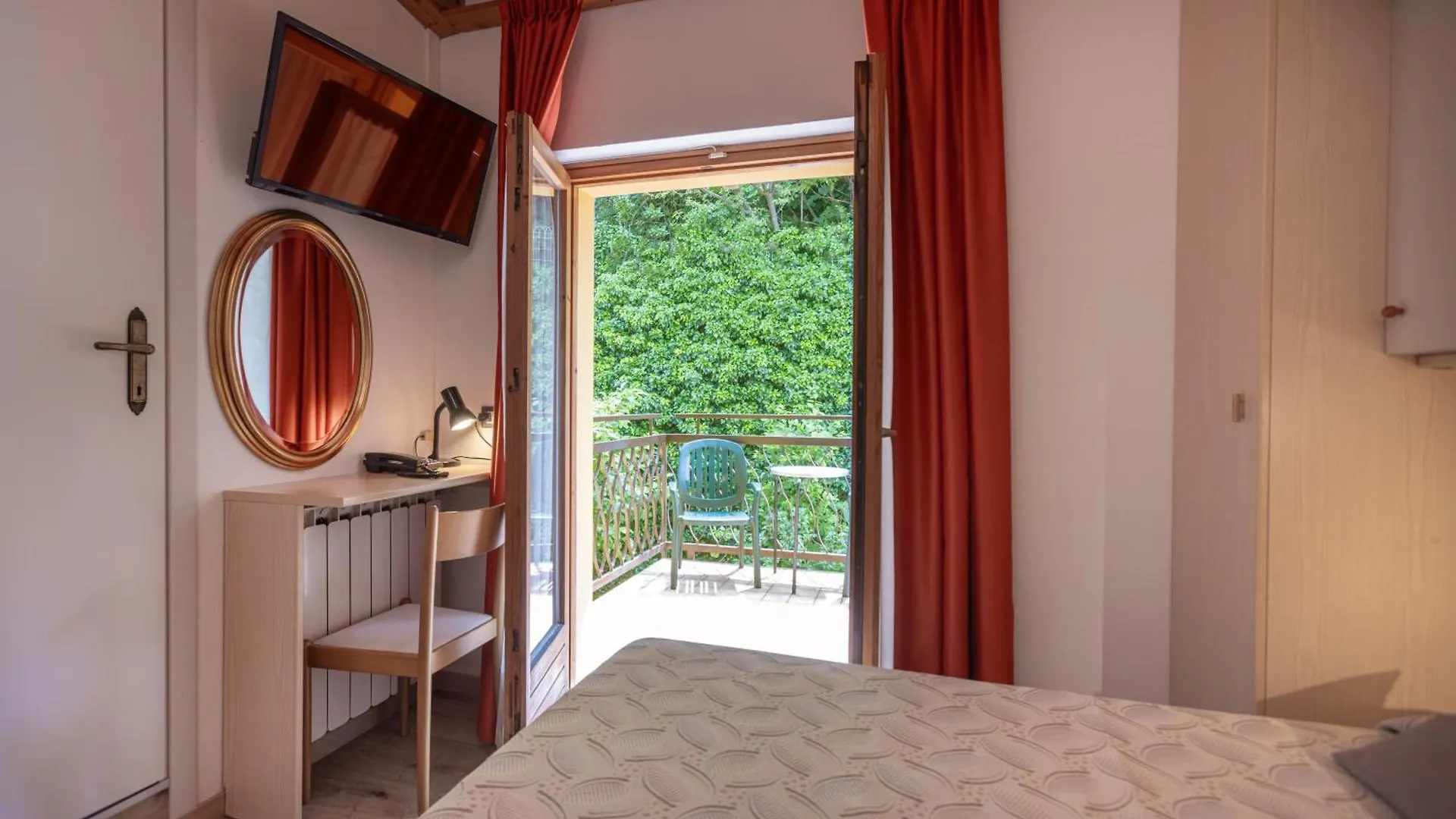 Hotel Rabay 브렌조네 술 가르다