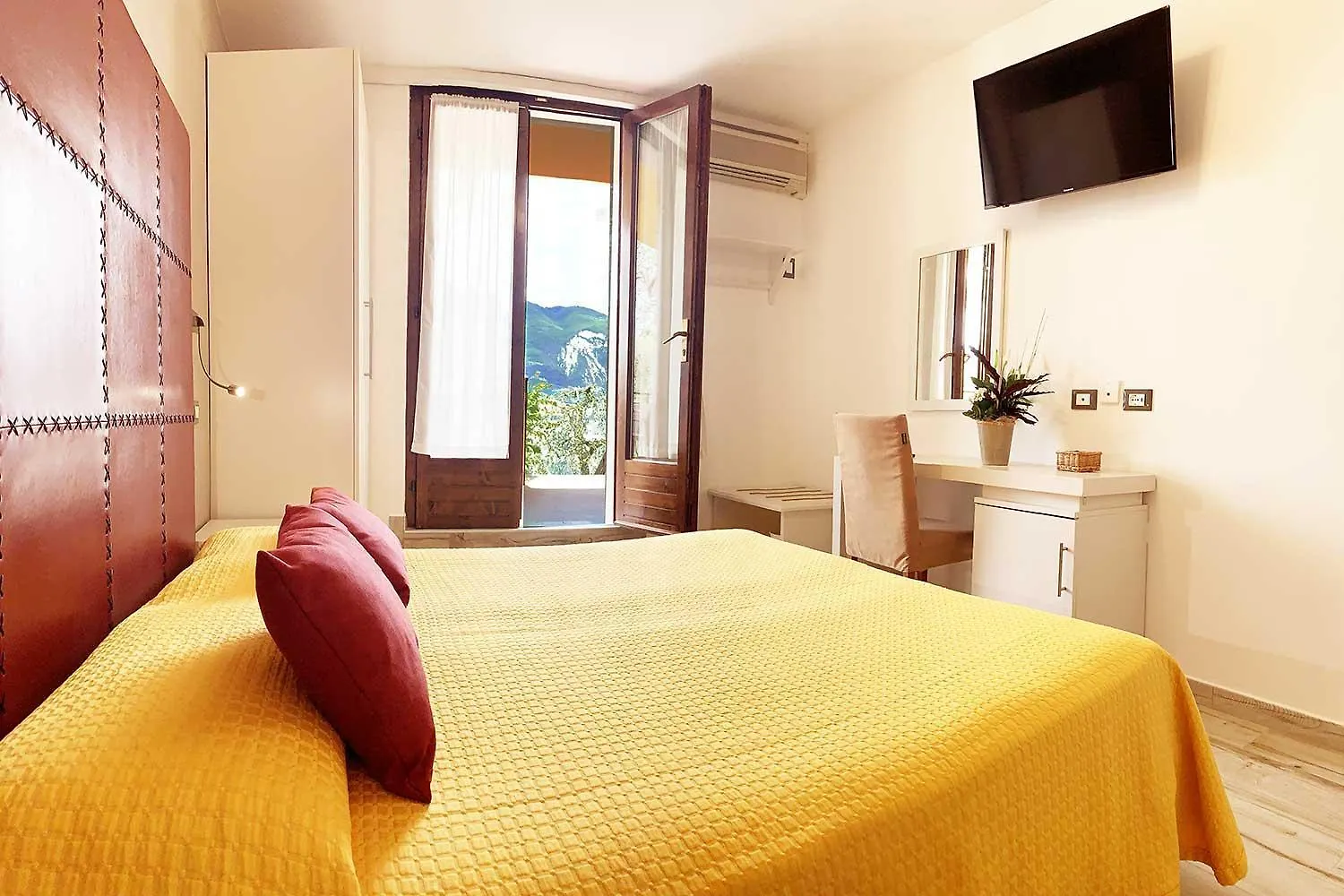 Hotel Rabay Brenzone sul Garda 3*,  Italy